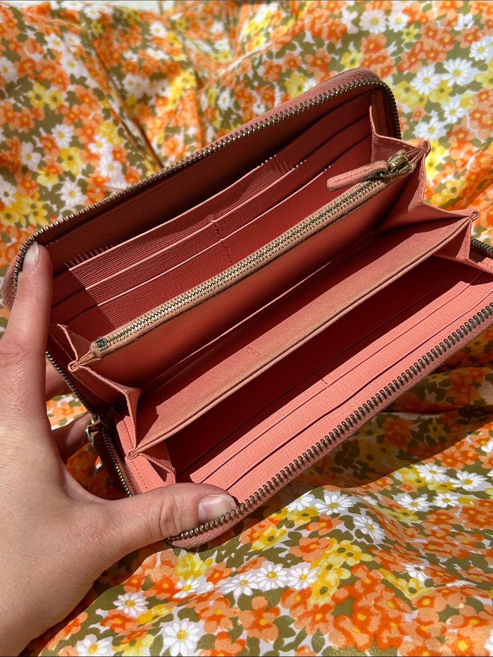 Fendi Vintage Pink Zip Wallet - Picture 11 of 17